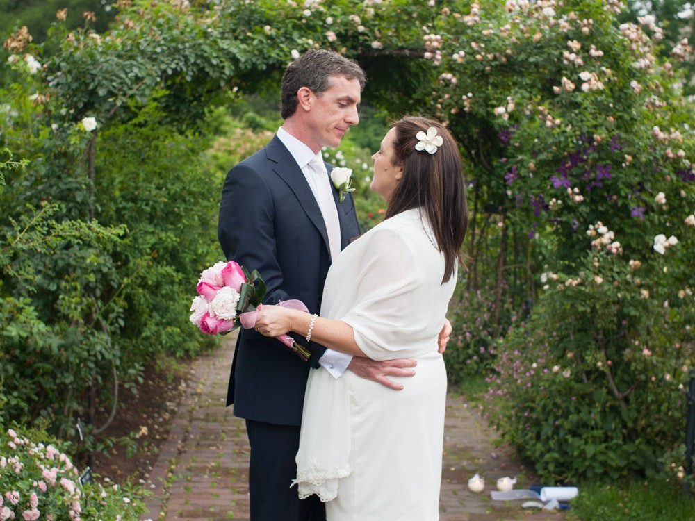 An Irish couple have private wedding at Botanic Gardens in Brooklyn, NYC