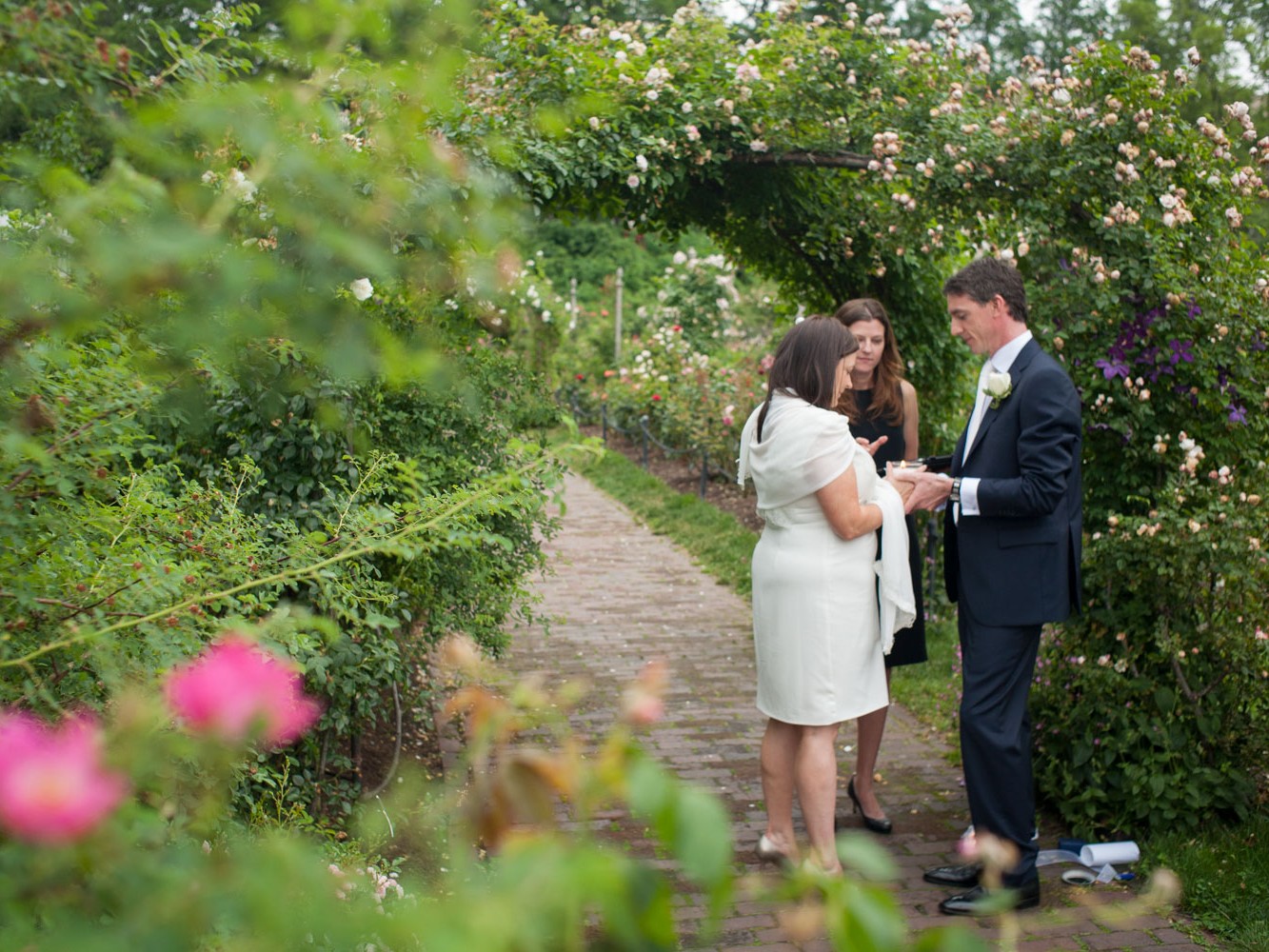 An Irish couple have private wedding at Botanic Gardens in Brooklyn, NYC