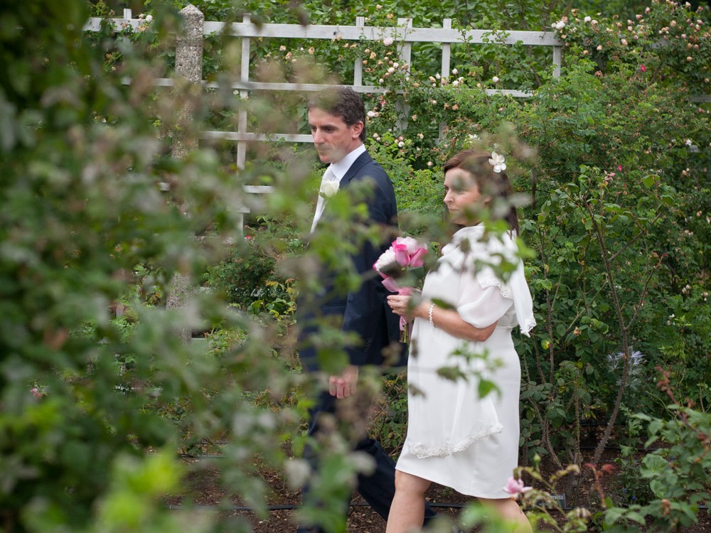 An Irish couple have private wedding at Botanic Gardens in Brooklyn, NYC