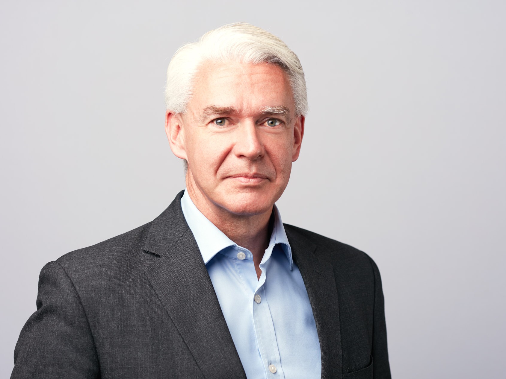 Modern Executive Headshots of White-Haired Businessman | Dallas Headshot Photographer