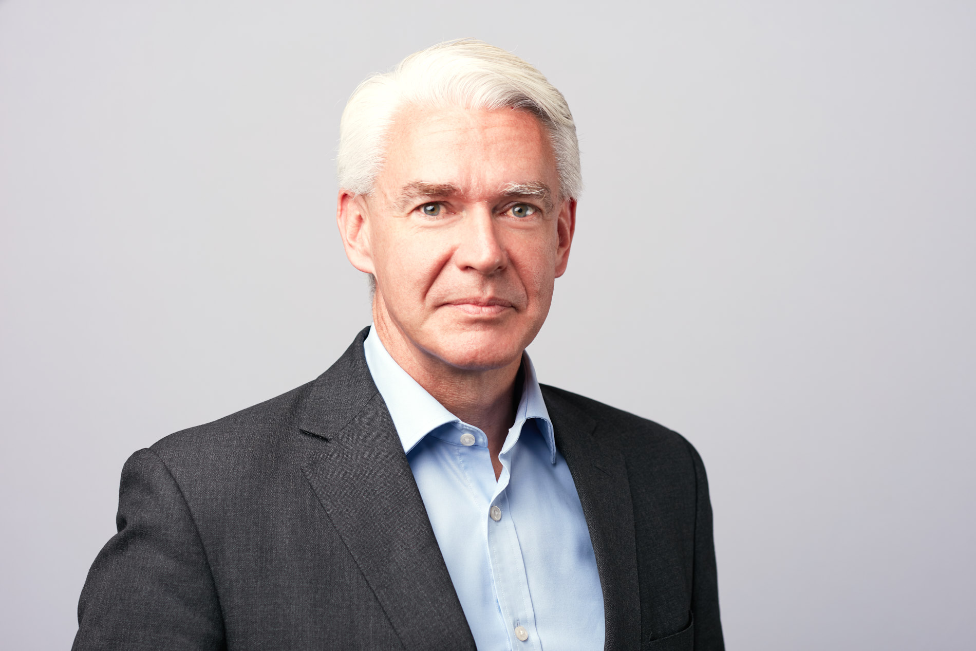 Modern Executive Headshots of White-Haired Businessman | Dallas Headshot Photographer