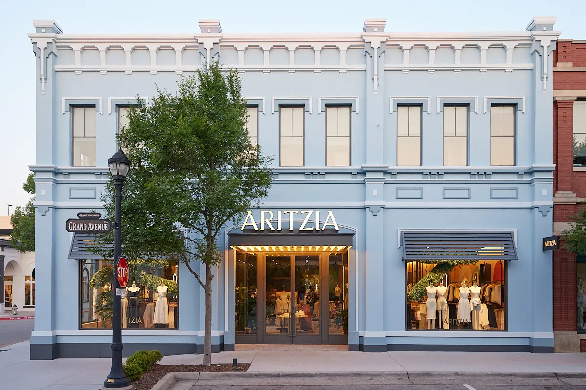 Dallas Architecture Photographer | Exterior of Retail Fashion Store Aritzia