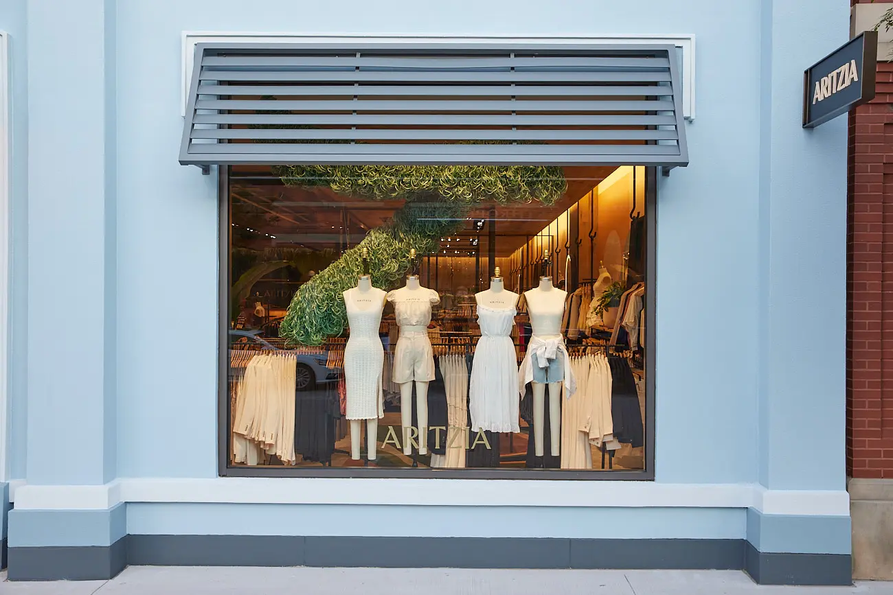 Architecture Photographer Dallas - Exterior of Aritzia Fashion Store Front Display Case